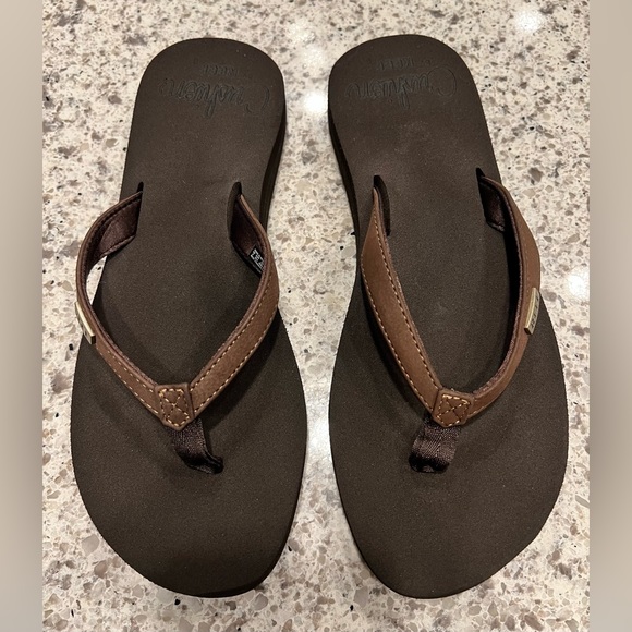 Reef NWOT Cushion Luna Sandals Size 8 (but fits like 7.5) - Picture 1 of 3